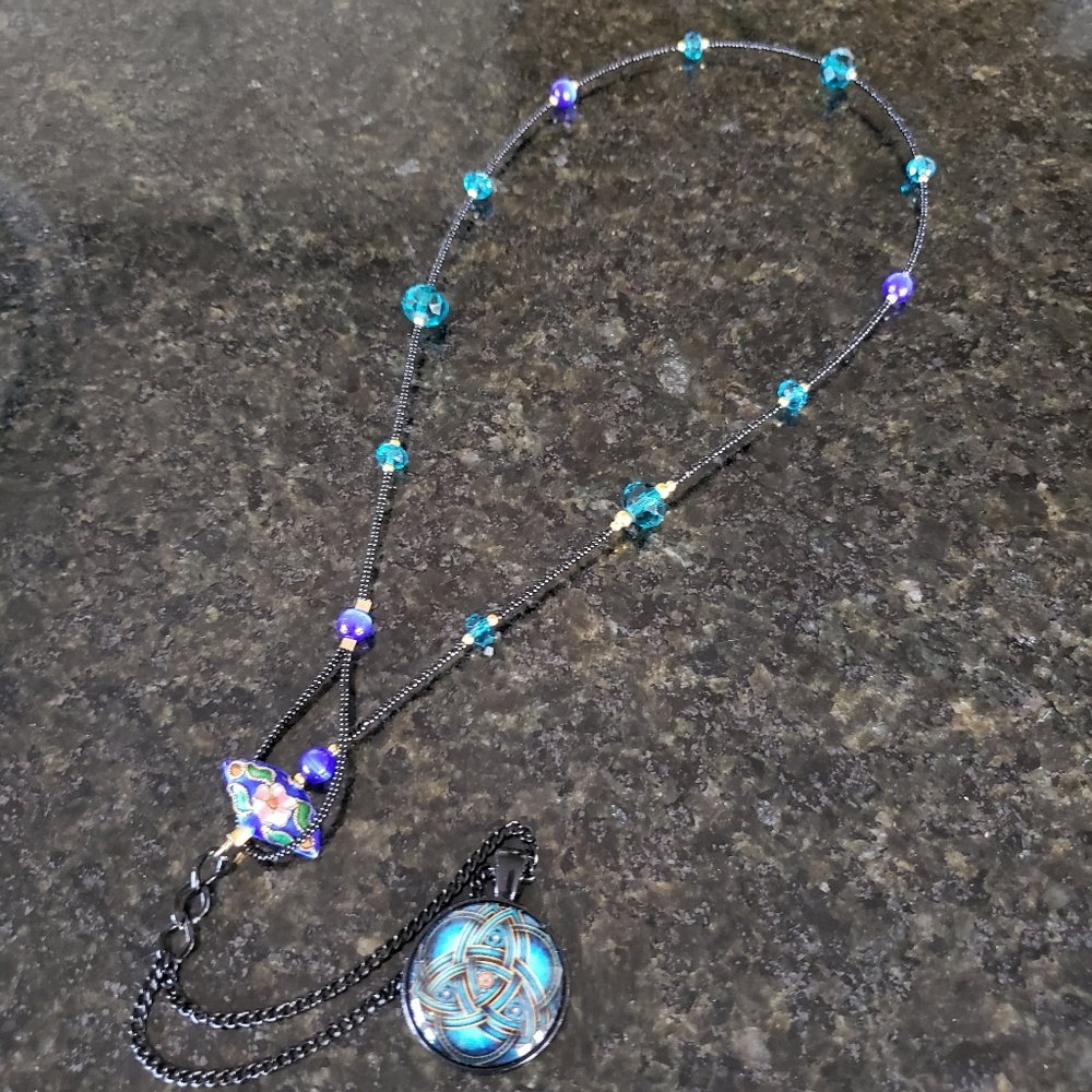 Irish Celtic Trinity Lariat.